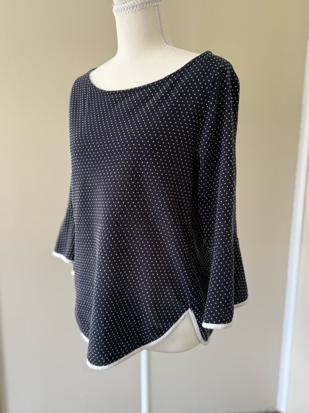 Green Envelope Navy and White Polka Dot Top w 3/4 Bell Sleeves Size M - Picture 2 of 11